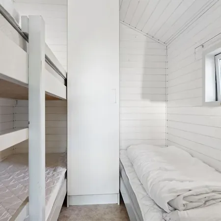 Johan - 200m From The Sea By Interhome